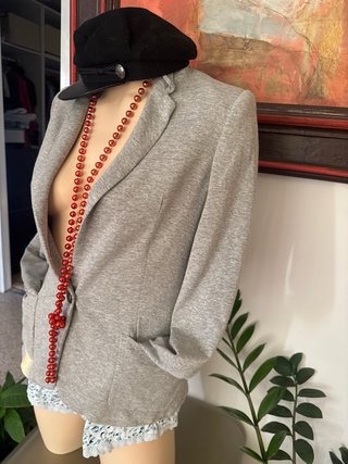 Chaqueta ZARA gris poco uso