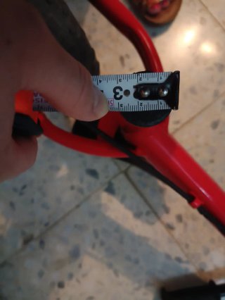 Bicicleta de equilibrio roja marca btwin