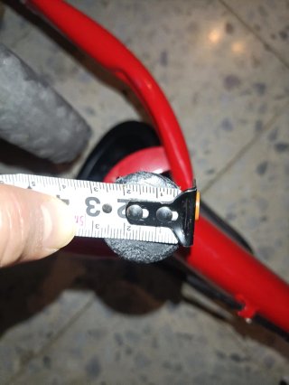 Bicicleta de equilibrio roja marca btwin