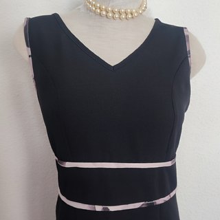 Vestido negro escote en Uve marca bocetto. Talla L
