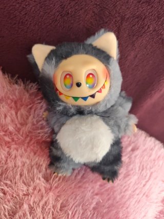Peluche labubu gato negro