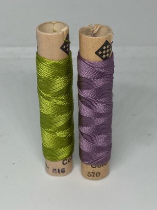 Gutermann Hilo Bordar Verde y Lila