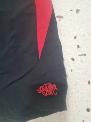 Pantalones/bañador cortos Syna Word negros y rojos