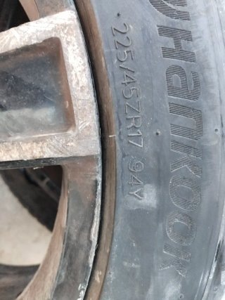 Llantas R17 con neumáticos Hankook de 5 tornillos.