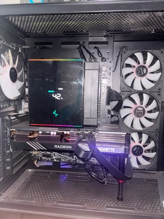 Pc gaming con Ryzen 7 5800x3d con grafica rx7600xt