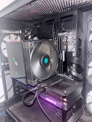 Pc gaming con Ryzen 7 5800x3d con grafica rx7600xt