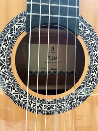 Guitarra Española “Alba” con Funda y Cejilla.