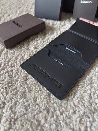 Cartera Compacta AMG de Mercedes-Benz