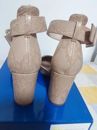 Zapatos RIO FIORE Beige Tacón Ancho
