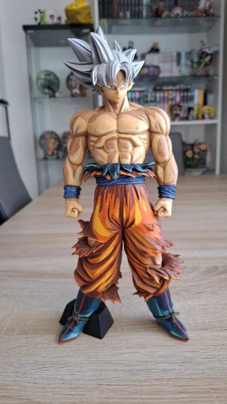 Figura Goku Ultra Instinct