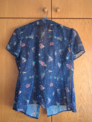 Blusa de manga corta y semitrasnparente Hell Bunny