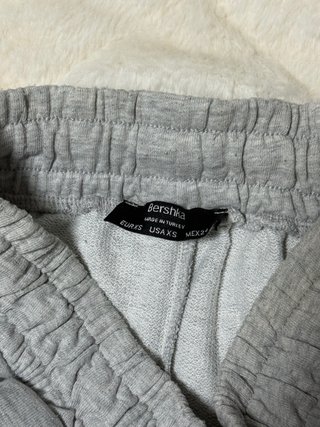Pantalón ancho Bershka gris