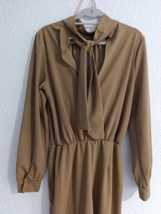 Mono elegante kaki