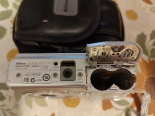 CámaraNikon COOLPIX 6.0 NO ENCIENDE PARA REPUESTOS
