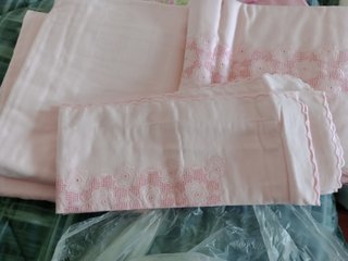 Lenzuola matrimoniali rosa con ricamo