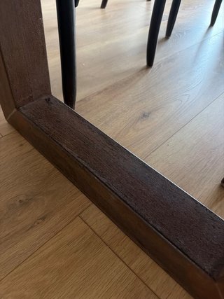 Mesa de comedor de madera rústica