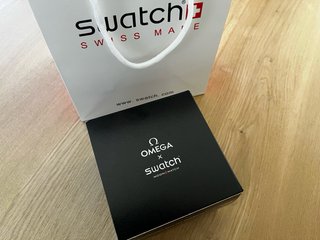 Omega Swatch Snoopy Moonwatch Negro
