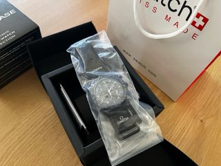 Omega Swatch Snoopy Moonwatch Negro