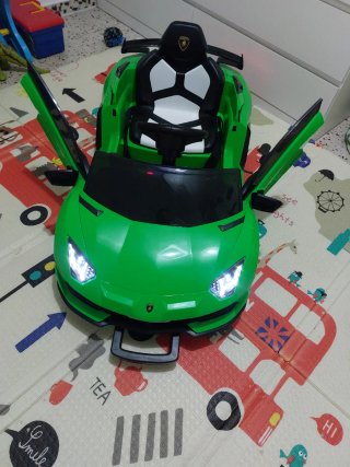 Lamborghini para niños prácticamente nuevo