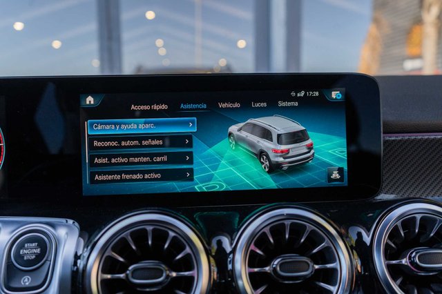 MERCEDES-BENZ GLB 200D 150CV