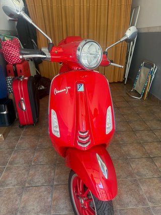 Vespa 125 Roja primavera,RED, ABS