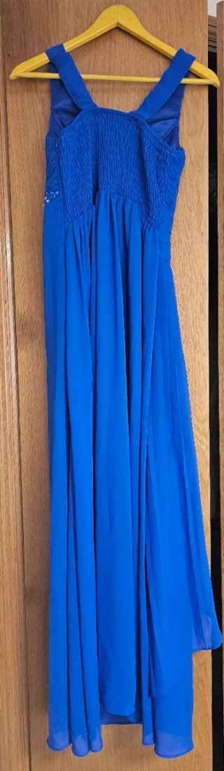 Vestido de fiesta azul con pedrería