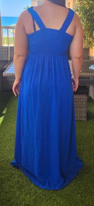 Vestido de fiesta azul con pedrería
