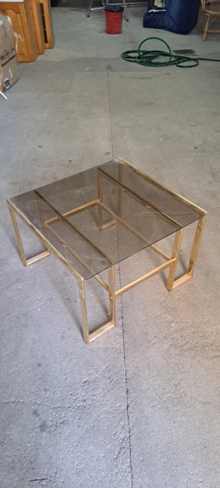 Mesa baja cristal y metal dorado