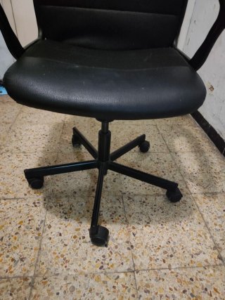 Silla de oficina negra
