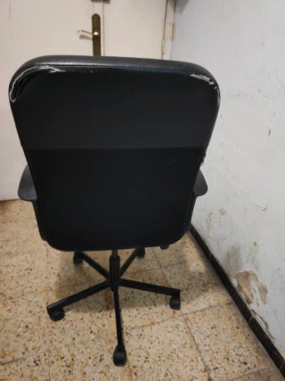 Silla de oficina negra