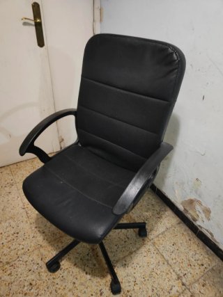 Silla de oficina negra