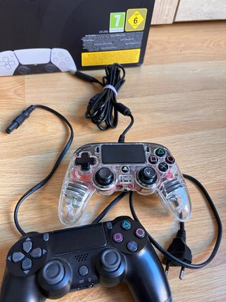 PS4 (PlayStation 4) Negra + Juegos y Mandos