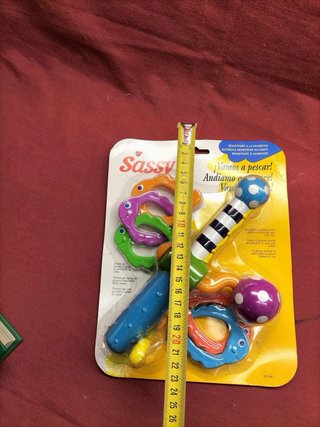Brinquedo Sassy para bebé