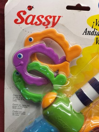 Brinquedo Sassy para bebé