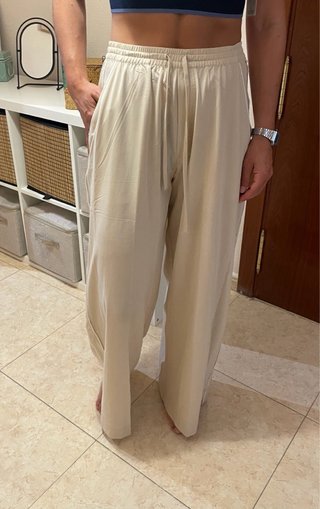 Pantalón Oysho beige ancho
