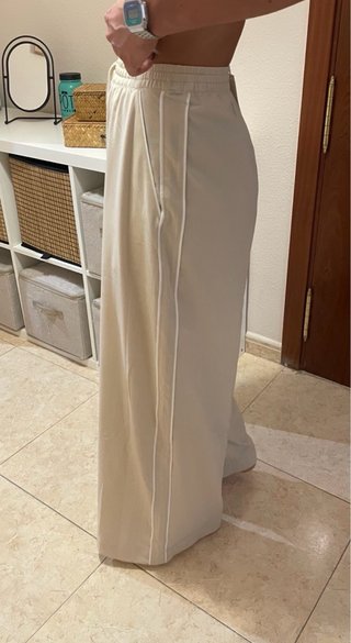 Pantalón Oysho beige ancho