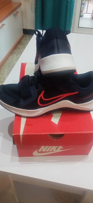 Deportivos Nike azul marino casi nuevos
