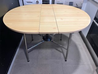 Tavolo pieghevole in legno e metallo