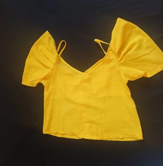 Blusa juvenil amarilla manga corta