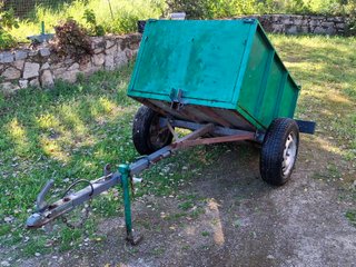 Remolque autobasculante