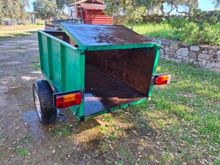 Remolque autobasculante