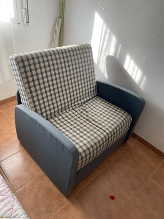Divano letto in tessuto beige e blu a quadri