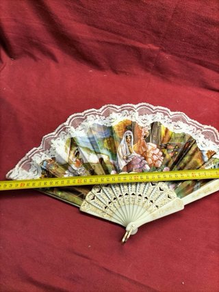 Leque antigo em baquelite e tecido pintado