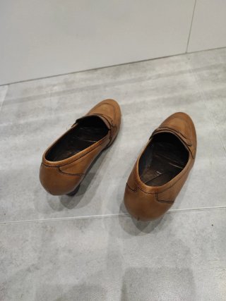 Dos por uno.Zapatos de tacón marrones y burdeos