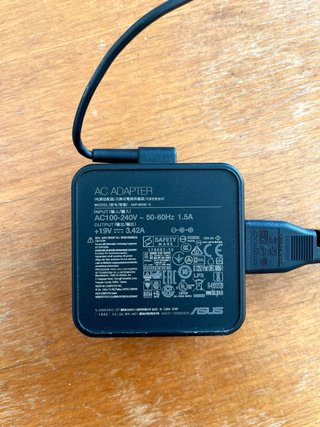 Portátil ASUS 15.6” Rápido + Cargador + Ratón