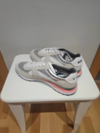 Deportivas Bimba y Lola Beige/Plata sin estrenar