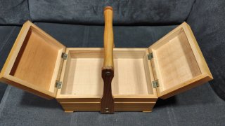 Caja de costura con un diseño único .