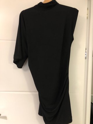 Vestido negro Stradivarius