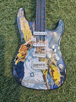 Miniatura Guitarra Freddie Mercury