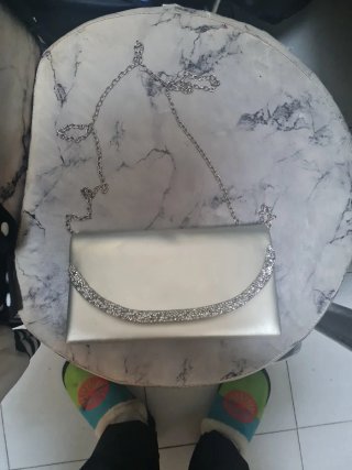 Bolso de fiesta plateado con pedrería